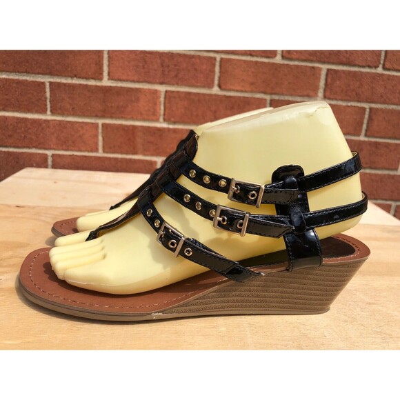 Madden GirL Wafflee  Black Synthetic Gold buckle Wedged Heels Sandals size 7.5 - Picture 3 of 8